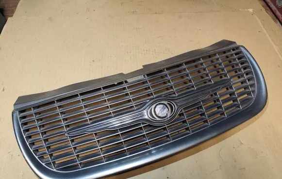 Chrysler Sebring (FJ - JX) Front bumper upper radiator grill 0QN88TRMA