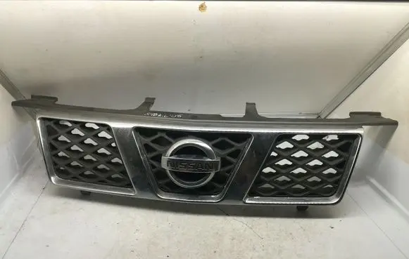 Nissan X-Trail T31 Front bumper upper radiator grill 62310