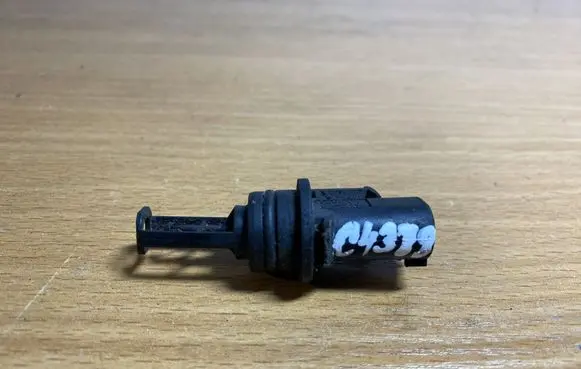 Mercedes-Benz E W212 Oil temperature sensor 0005422818 C4379