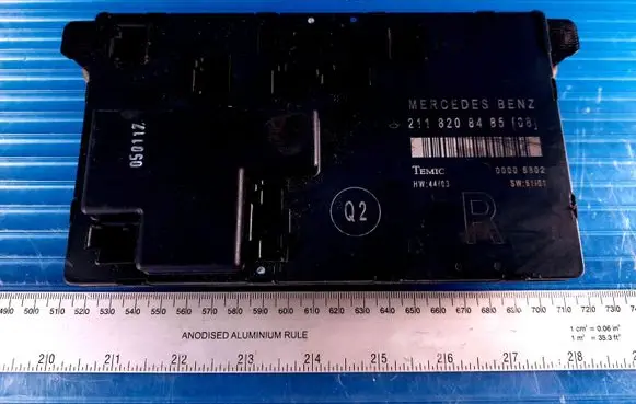 Mercedes-Benz E W211 Door control unit/module 2118208485