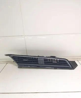 Audi e-tron Dash center air vent grill
