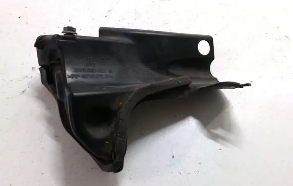 Volkswagen Golf Plus Front bumper mounting bracket 5M0823602B