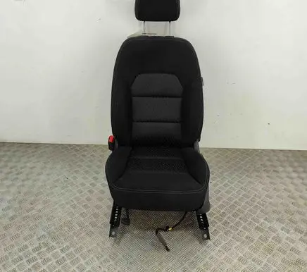 Infiniti Q30 Front driver seat 873B25DB0B 871545DB0B