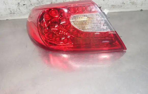 Infiniti M Rear/tail lights