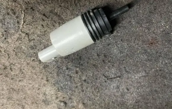 BMW 3 E90 E91 Windscreen/windshield washer pump 6934159 23557610