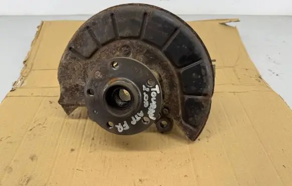 Volkswagen Touran I Front wheel hub spindle knuckle