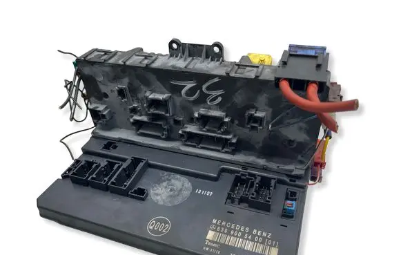 Mercedes-Benz Vito Viano W639 SAM control unit 6399005400
