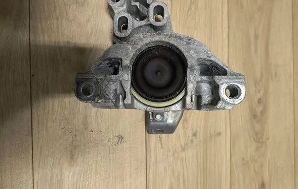 Mercedes-Benz B W246 W242 Engine mount bracket A2462400217 GS0061334 216246