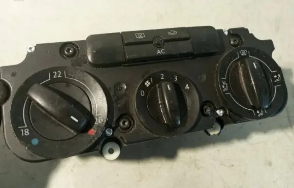 Volkswagen PASSAT B6 Climate control unit