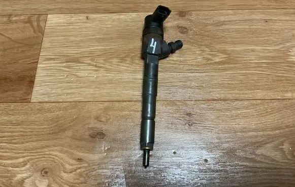 Opel Insignia A Fuel injector 0445110