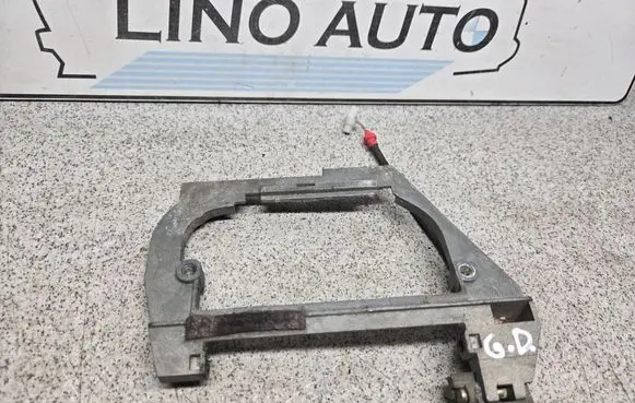 BMW 5 E39 Front door exterior handle/bracket 51228209104