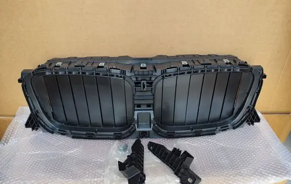Front bumper upper radiator grill