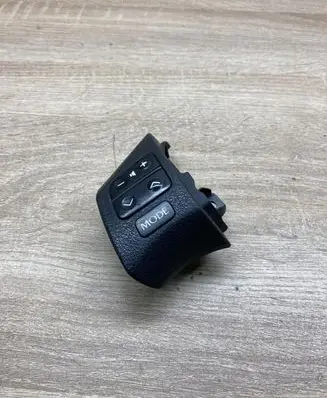 Lexus IS 220D-250-350 Steering wheel buttons/switches 75B458