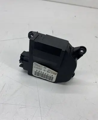 Opel Combo C Air flap motor/actuator 2409031A 030893Z 1000018010
