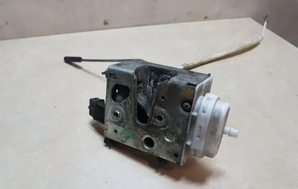 Audi A6 S6 C4 4A Front door lock
