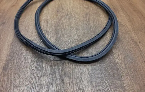 Porsche Macan (95B) Front door rubber seal 95B831721D