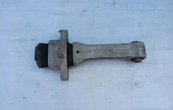 Hyundai Tucson TL Engine mount bracket 21950D3100