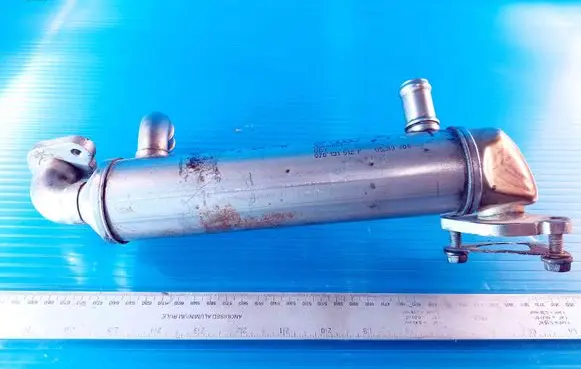 Volkswagen Crafter EGR valve cooler 076131512F