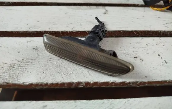 BMW 3 E46 Front fender indicator light 
