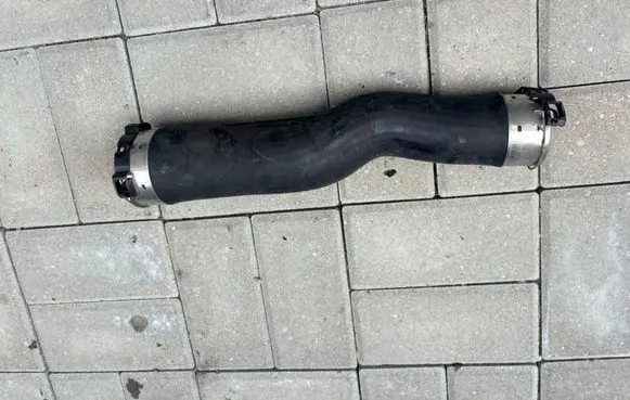 BMW 5 F10 F11 Intercooler hose/pipe