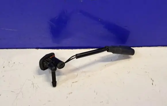 Windshield washer spray nozzle