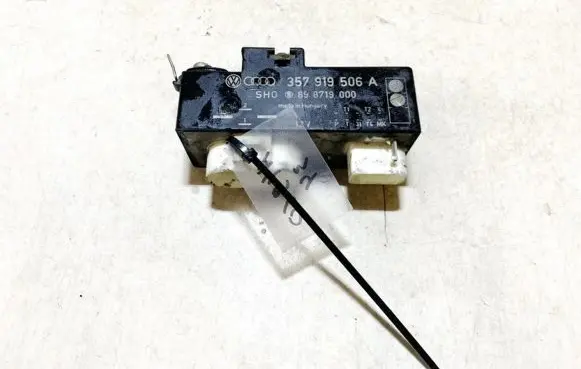 Volkswagen PASSAT B4 Coolant fan relay 357919506a 898719000
