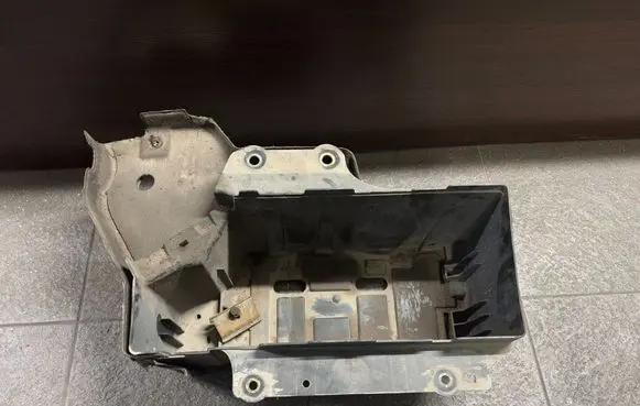 Renault Master II Battery tray 8200442773