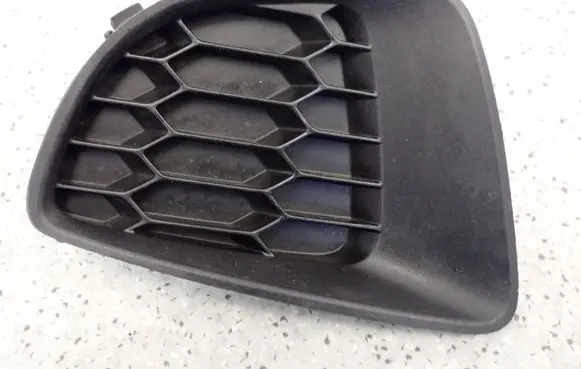 Front fog light trim/grill