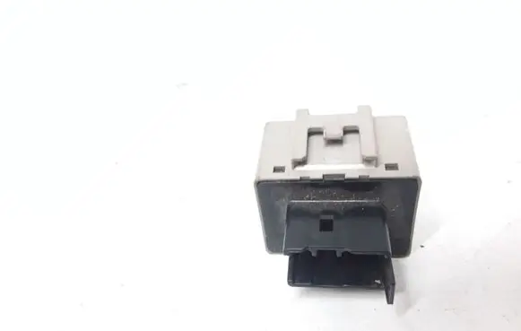 Lexus IS 220D-250-350 Hazard warning light relay 8198030170
