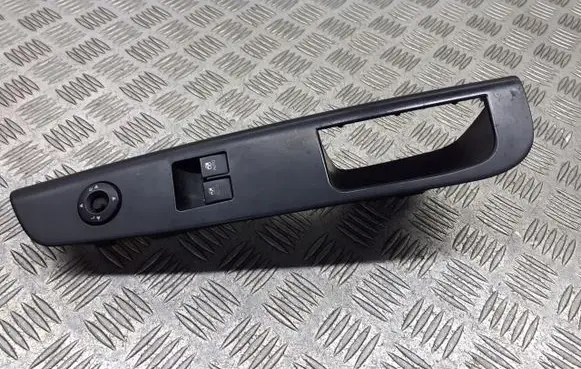 KIA Ceed Front door window switch trim 82351-1H110