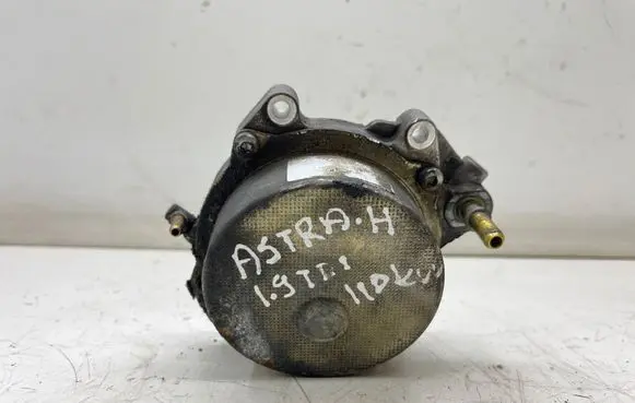 Opel Astra H Vacuum pump