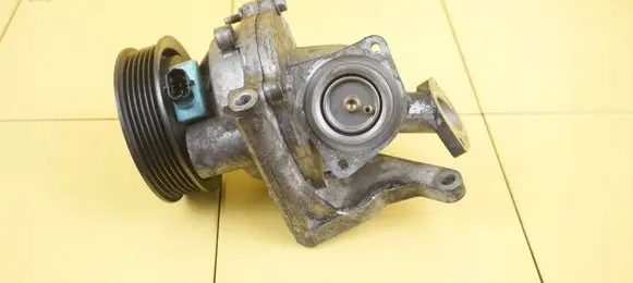 Opel Zafira C Water pump 55490715 29SP19