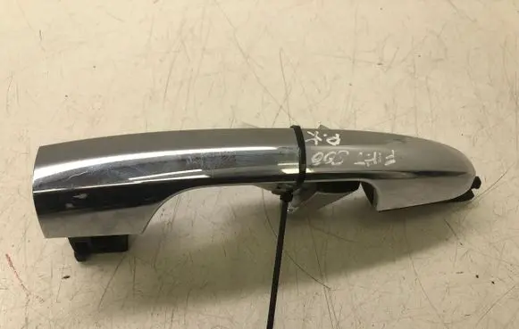 Fiat 500L Front door exterior handle