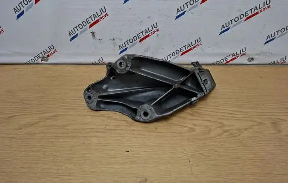 BMW X5 E70 Engine mounting bracket 6772679