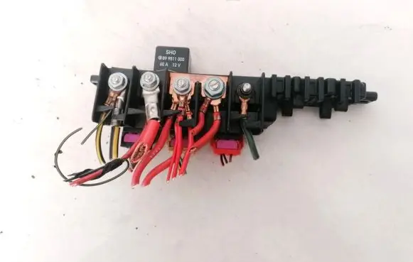 Volkswagen PASSAT B5 Fuse box set 8L0941822A 896083000