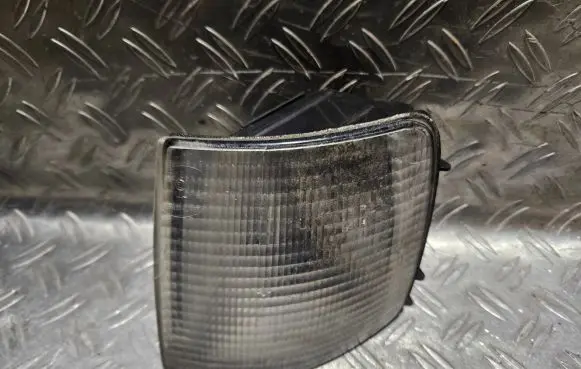 Volkswagen PASSAT B3 Front indicator light 357953049A