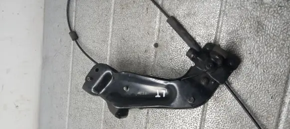 KIA Carnival Fender mounting bracket