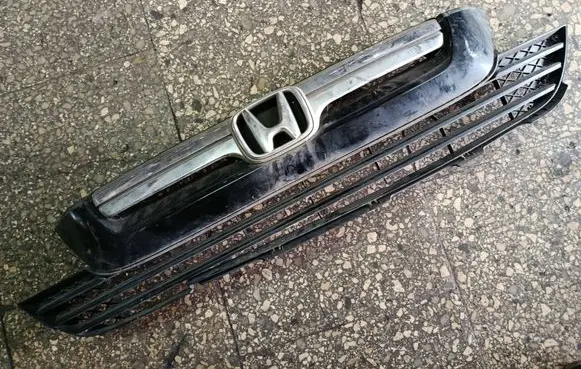 Honda CR-V Front bumper upper radiator grill 71121