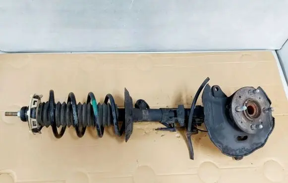 Honda Insight Front wheel hub spindle knuckle
