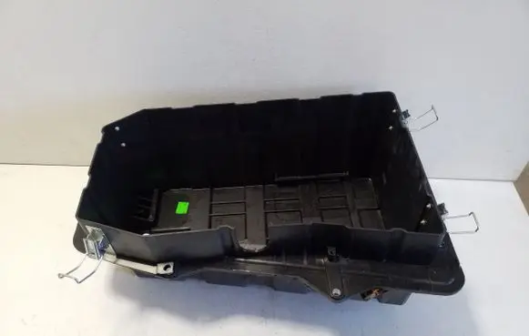 Volkswagen Touareg II Battery box tray 7P0801283