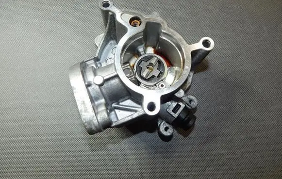 Skoda Octavia Mk3 (5E) Vacuum pump 06K145100P