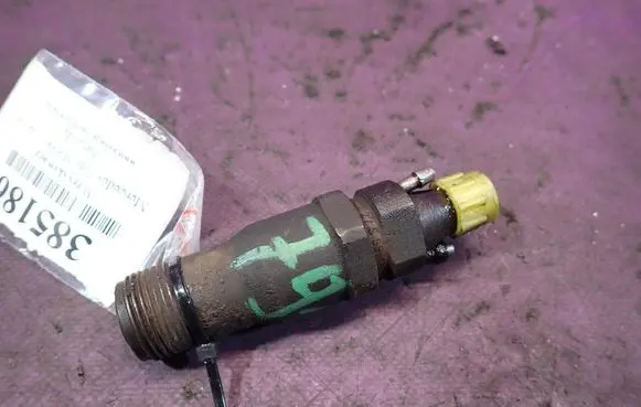 Mercedes-Benz Vito Viano W638 Fuel injector 