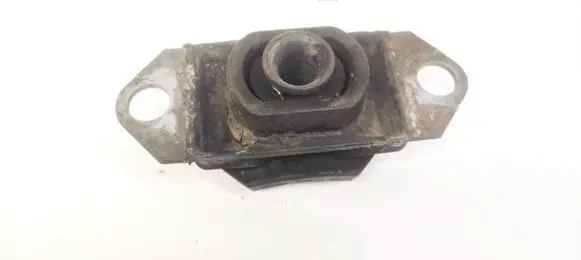 Nissan Qashqai Engine mount bracket 8200395661 8200358147C