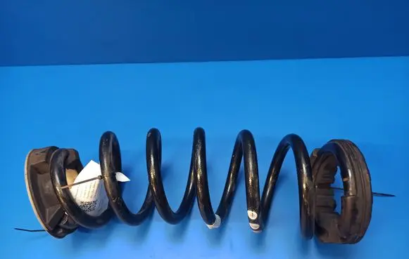 Land Rover Evoque II Rear coil spring K8D25B749FB