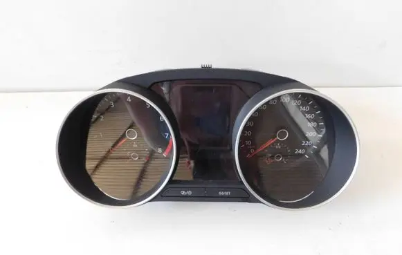 Volkswagen Polo V 6R Speedometer (instrument cluster)