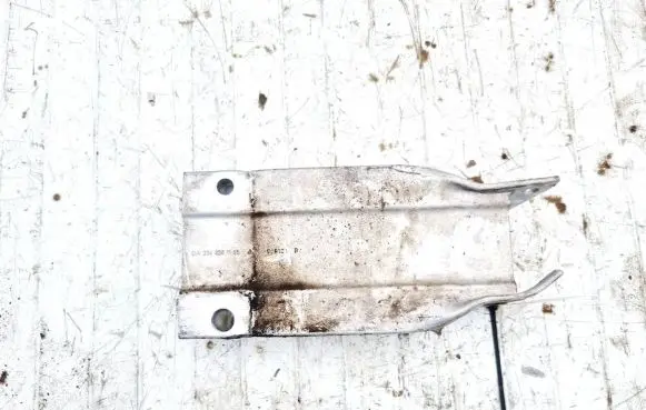 Mercedes-Benz C AMG W204 Front bumper mounting bracket a2046201195