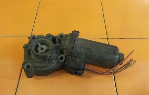 Land Rover Discovery 3 - LR3 Other gearbox part 0130008508
