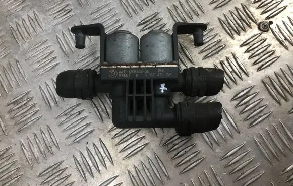 BMW 7 E65 E66 Coolant heater control valve 6906652 64116906652