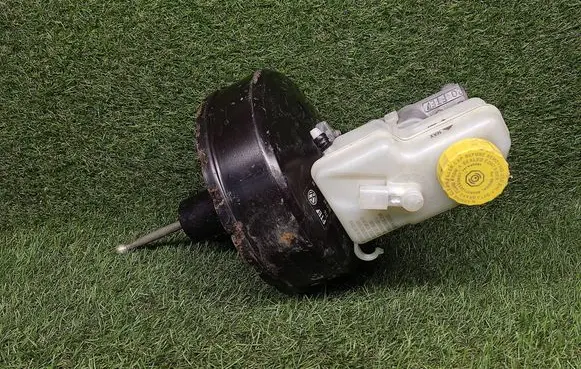 Skoda Fabia Mk2 (5J) Brake booster 6Q1614105AH