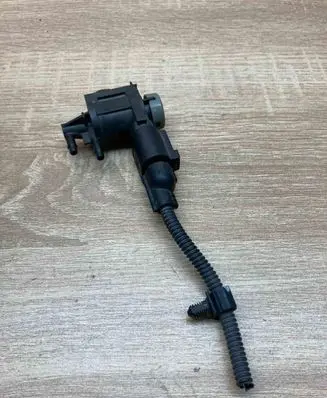 Volkswagen PASSAT B6 Turbo solenoid valve 1J0906283C 1J0973722